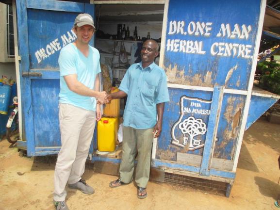 Spencer shaking hands with Ghanian health care provider.